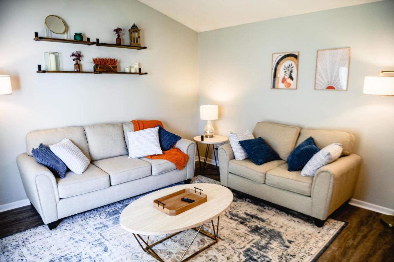 Urban Cottage: Homey & Convenient Huntington Bagian luar foto