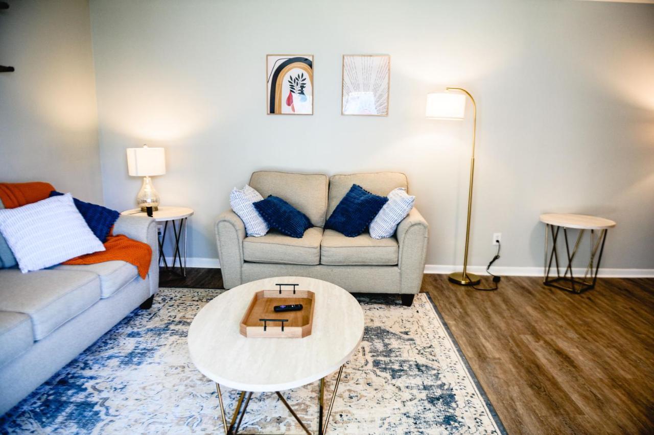Urban Cottage: Homey & Convenient Huntington Bagian luar foto