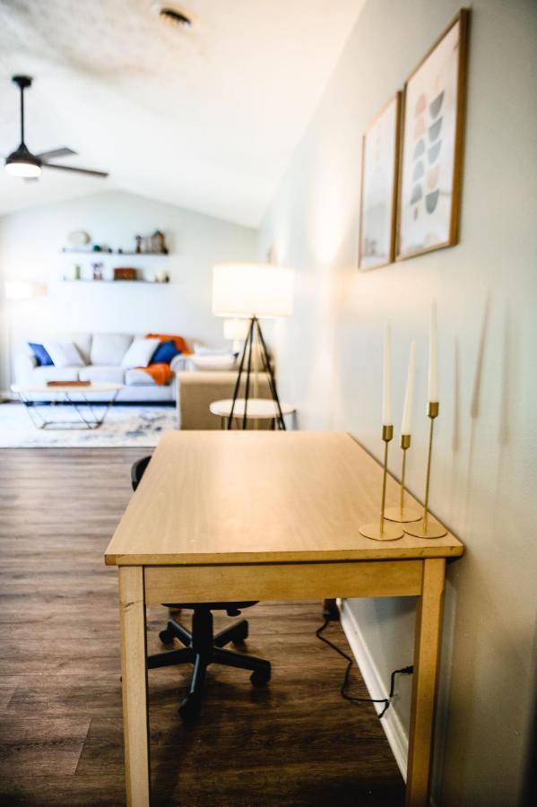 Urban Cottage: Homey & Convenient Huntington Bagian luar foto