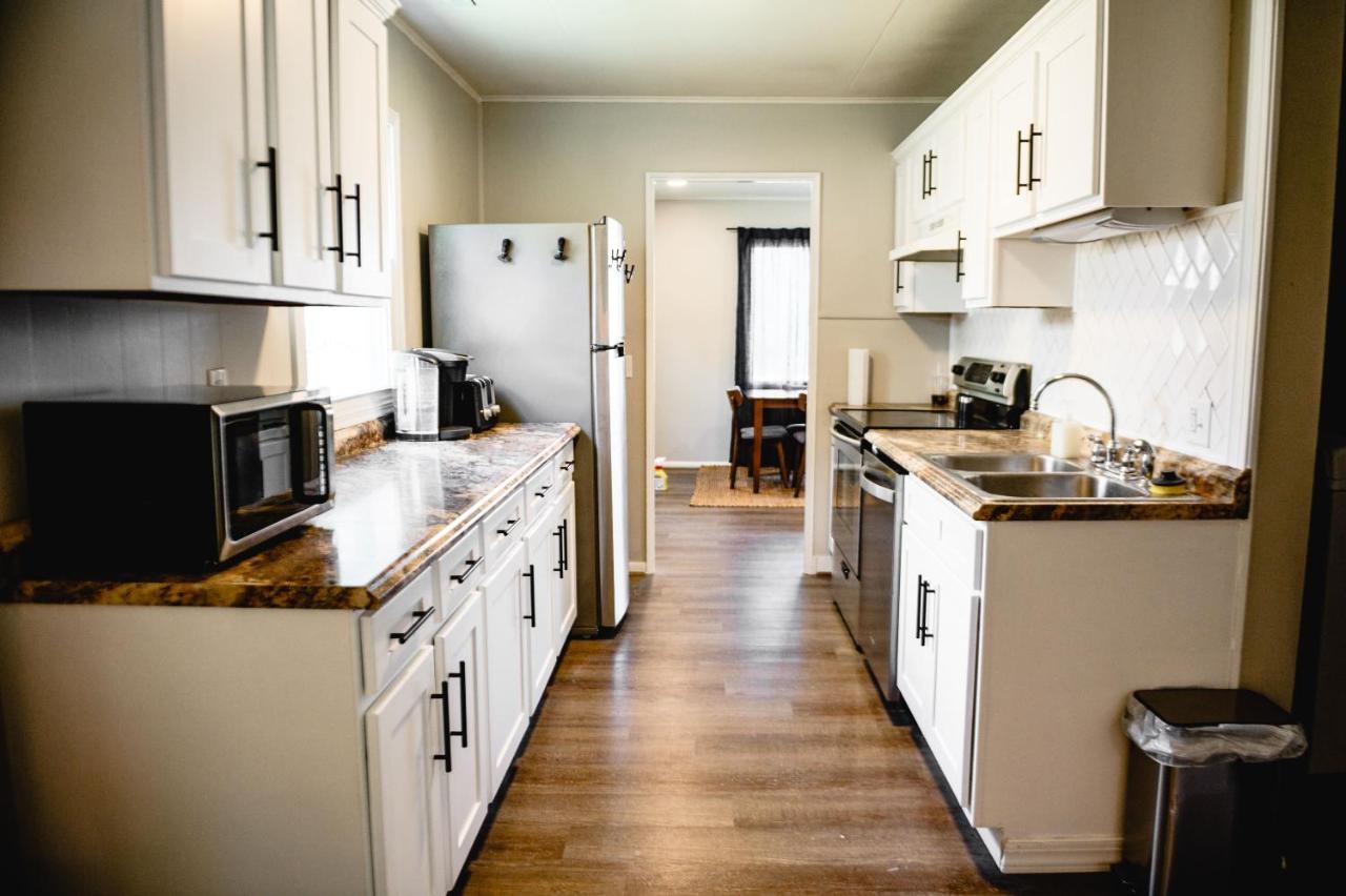 Urban Cottage: Homey & Convenient Huntington Bagian luar foto