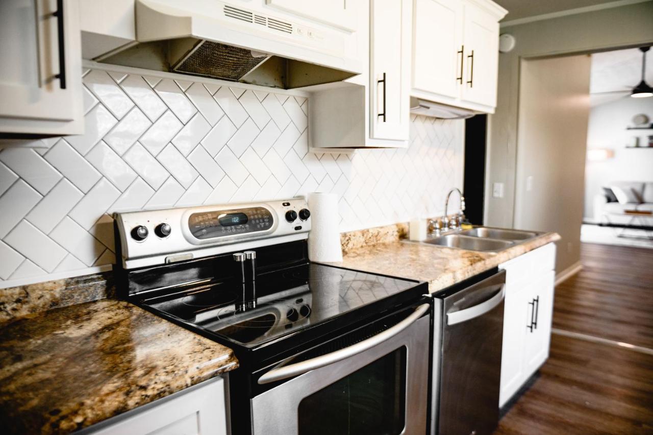Urban Cottage: Homey & Convenient Huntington Bagian luar foto
