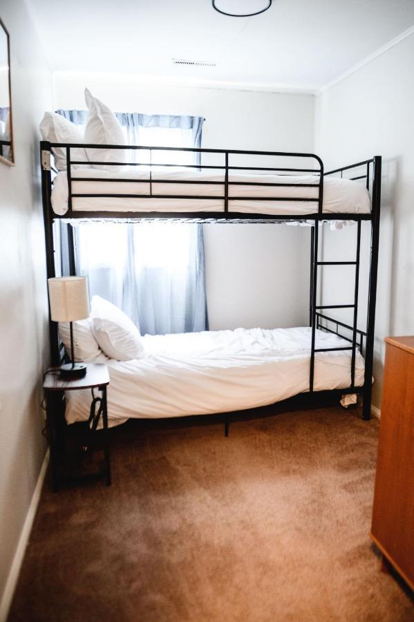 Urban Cottage: Homey & Convenient Huntington Bagian luar foto